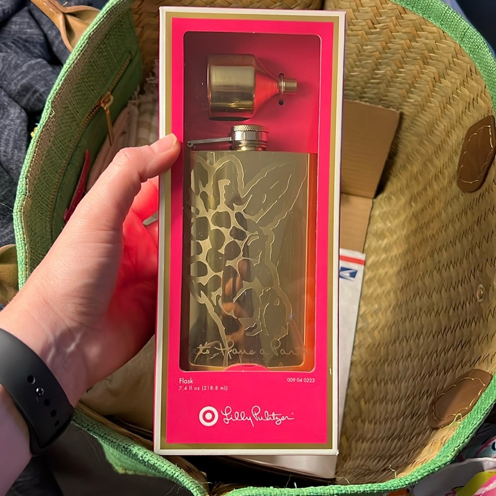 NWT Lilly Pulitzer Giraffe Flask